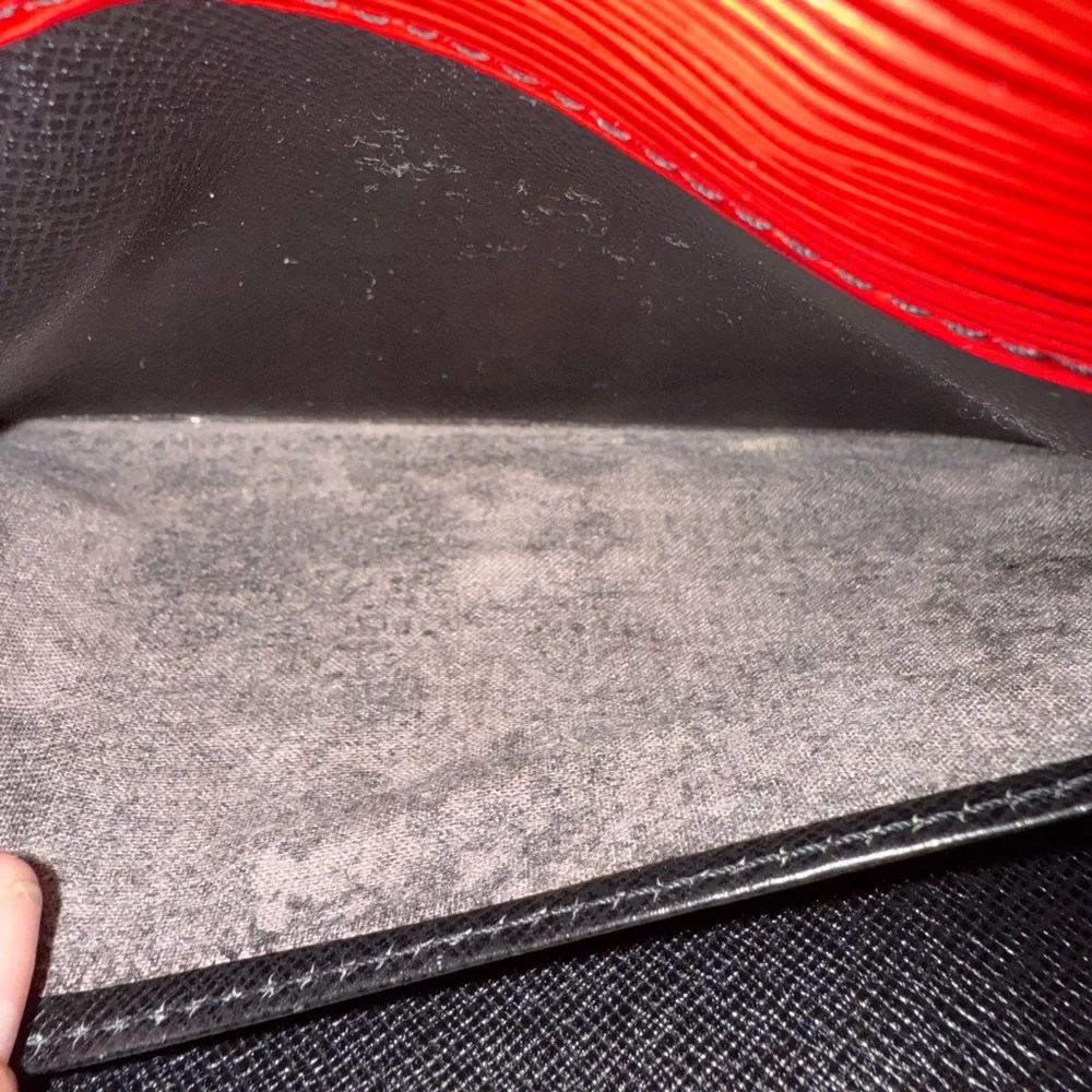 Authentic Louis Vuitton Carnime Red Epi Art Clutch - Picture 9 of 17